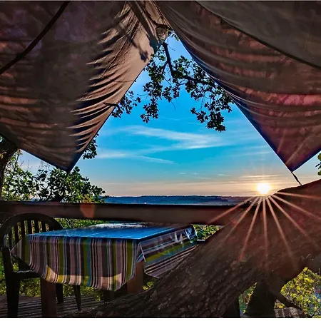 La Insolite Oda ve Kahvaltı