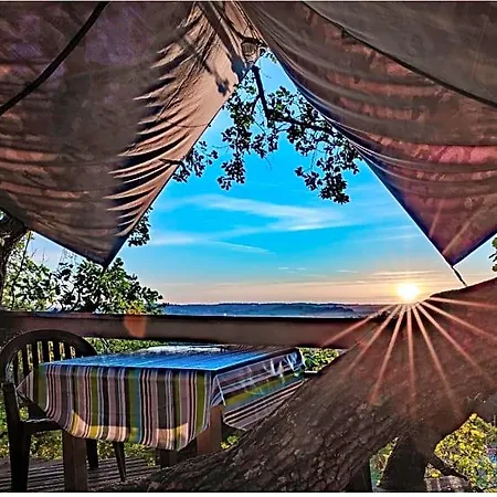 La Insolite Bed & Breakfast 4*